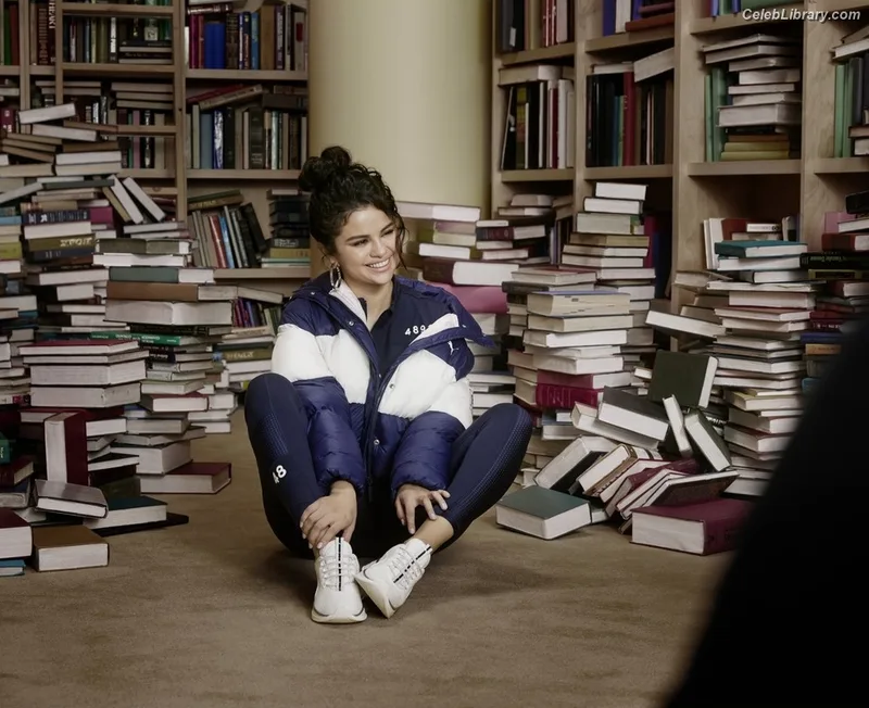 Selena Gomez photo 12 of 3523