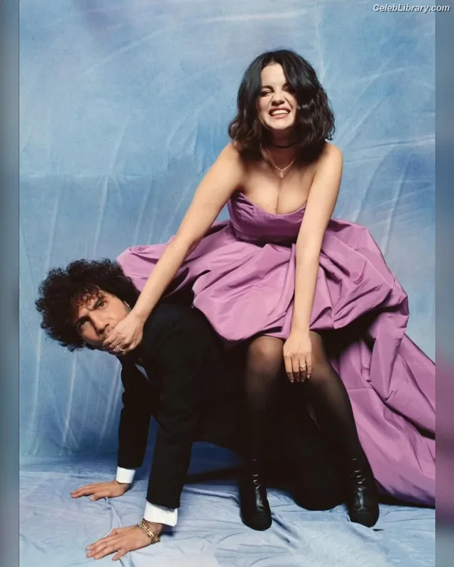 Selena Gomez photo 15 of 3523