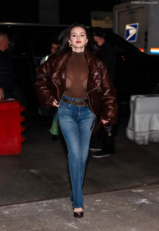 Selena Gomez photo 23 of 3523