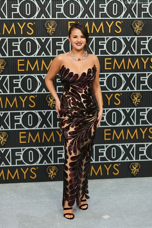 Selena Gomez photo 14 of 3523