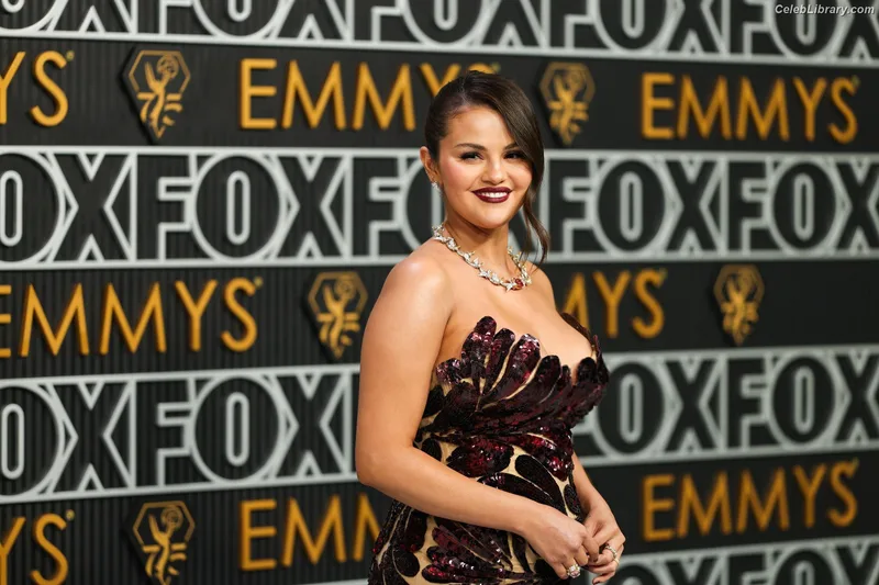 Selena Gomez photo 23 of 3523