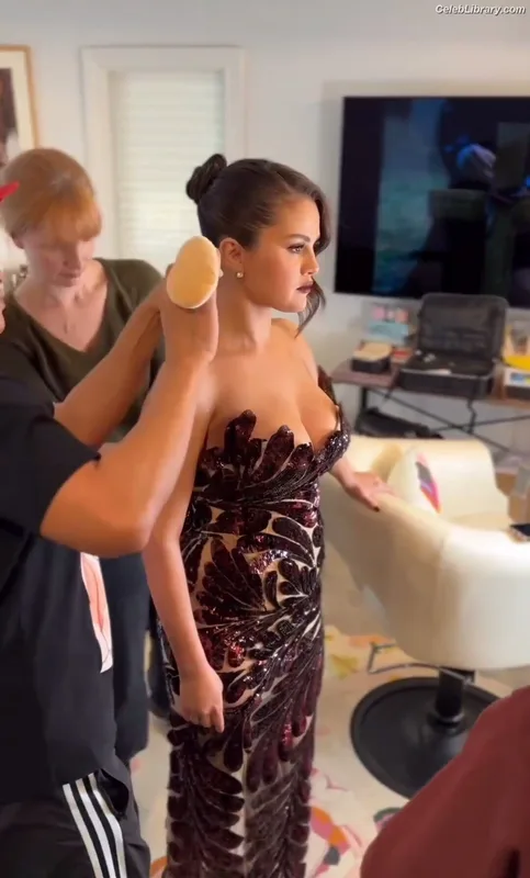 Selena Gomez photo 5 of 3523
