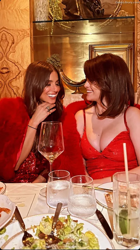 Selena Gomez photo 21 of 3523