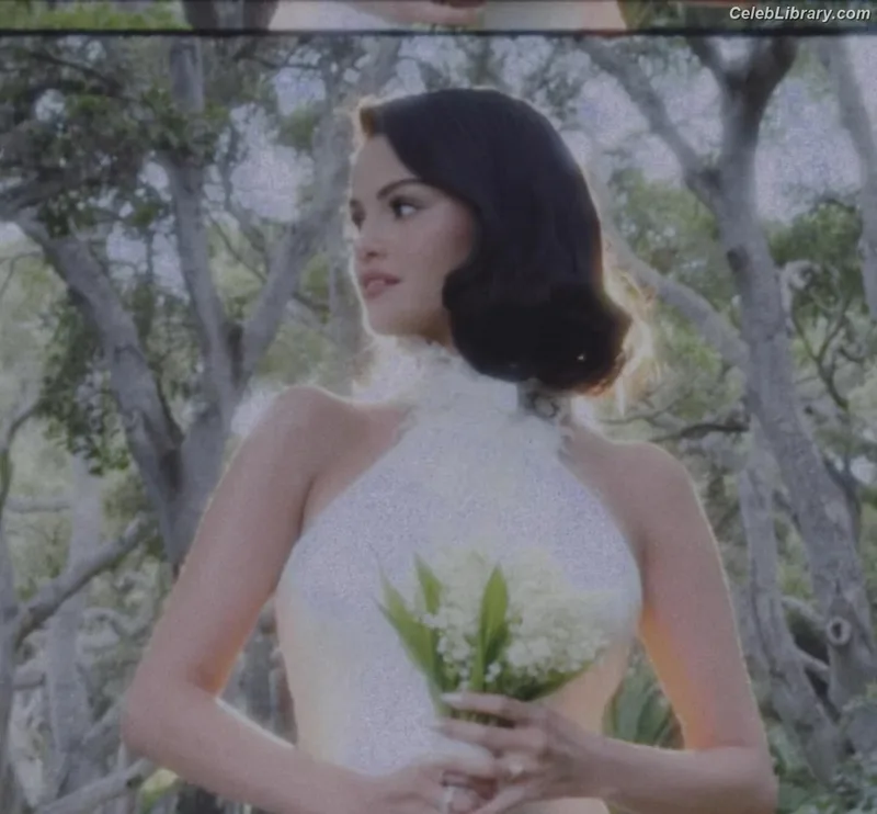 Selena Gomez photo 4 of 3523