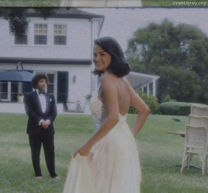 Selena Gomez photo 6 of 3523