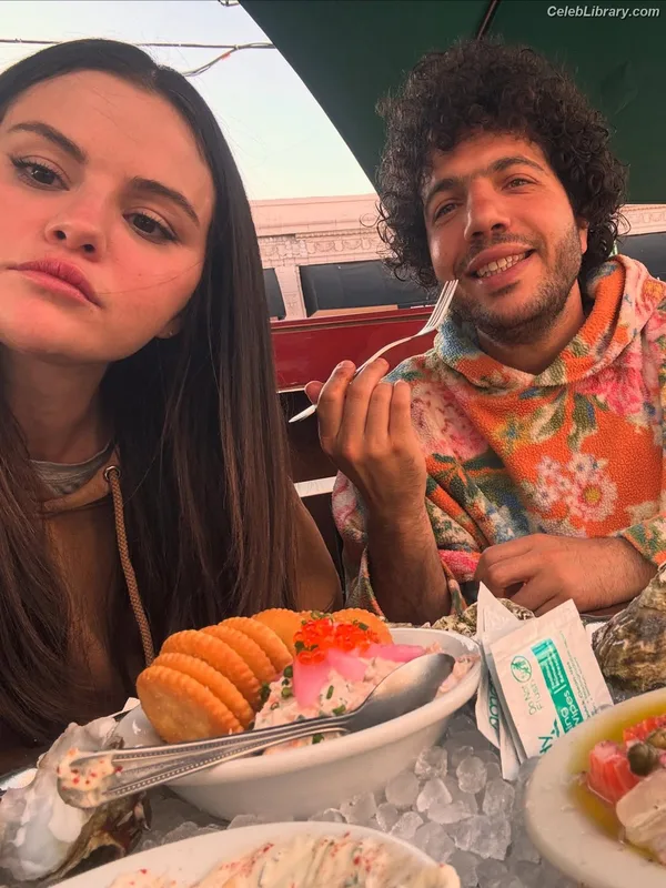 Selena Gomez photo 19 of 3523