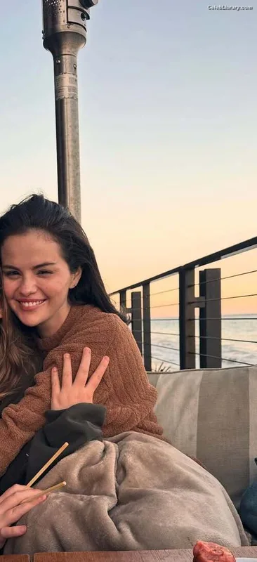 Selena Gomez photo 20 of 3523