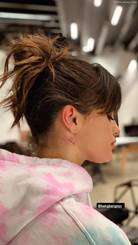 Selena Gomez photo 24 of 3523