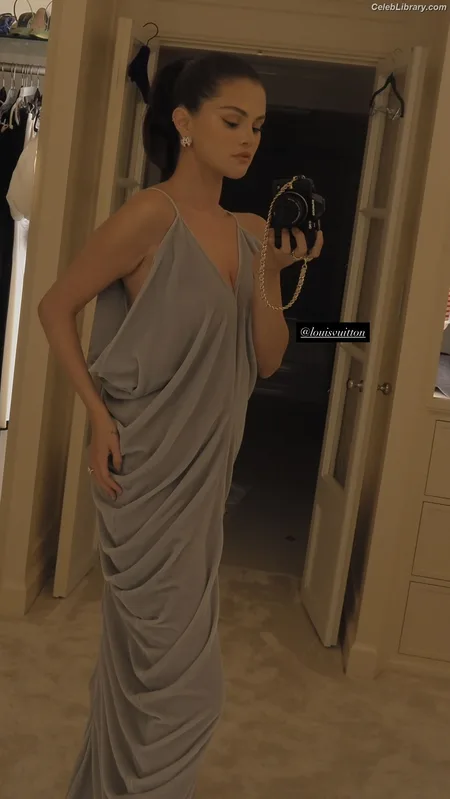 Selena Gomez photo 9 of 3523