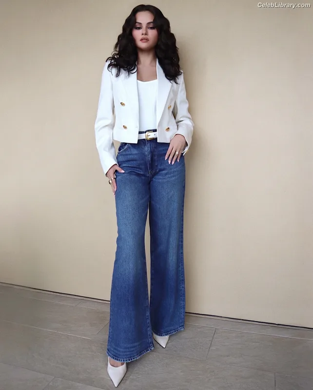 Selena Gomez photo 9 of 3523