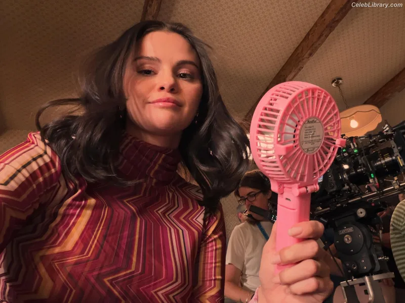 Selena Gomez photo 12 of 3523