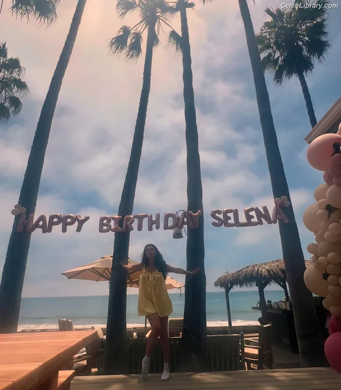 Selena Gomez photo 20 of 3523