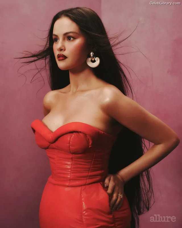 Selena Gomez photo 8 of 3523