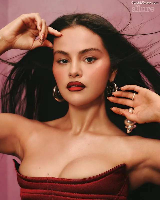 Selena Gomez photo 9 of 3523