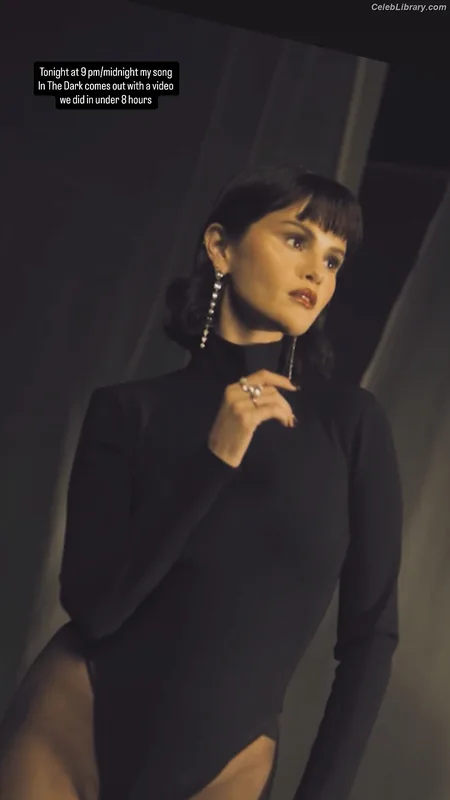 Selena Gomez photo 10 of 3523
