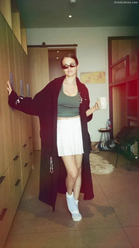 Selena Gomez photo 12 of 3523