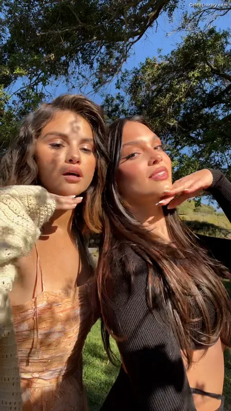 Selena Gomez photo 5 of 3523