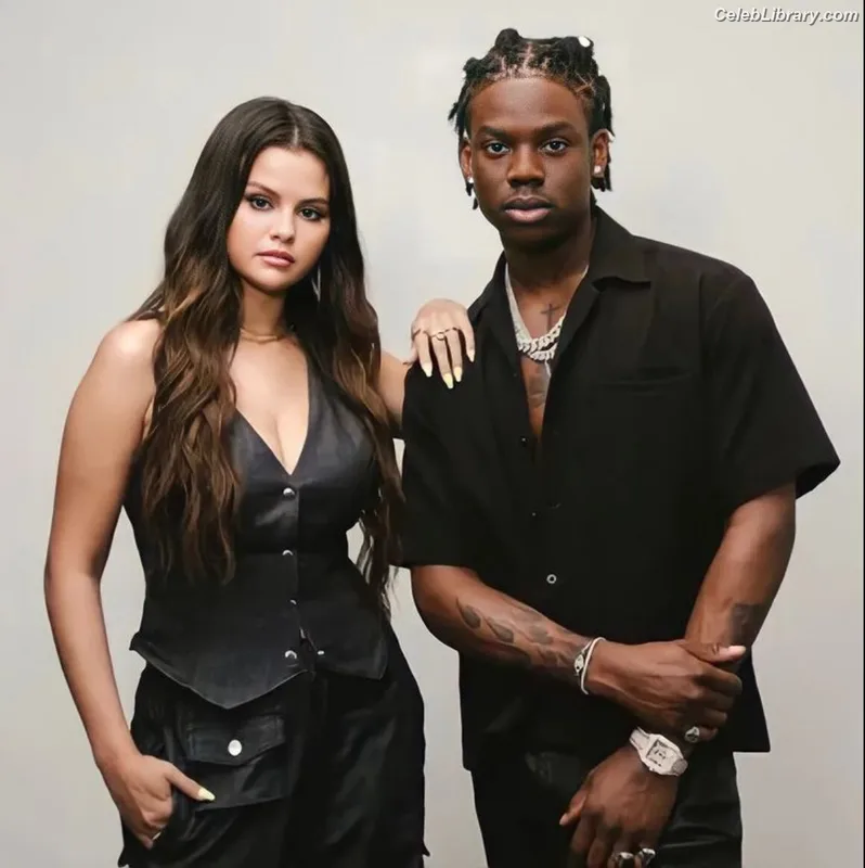 Selena Gomez photo 19 of 3523