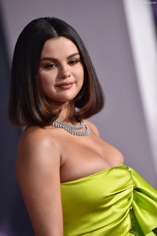 Selena Gomez photo 4 of 3523