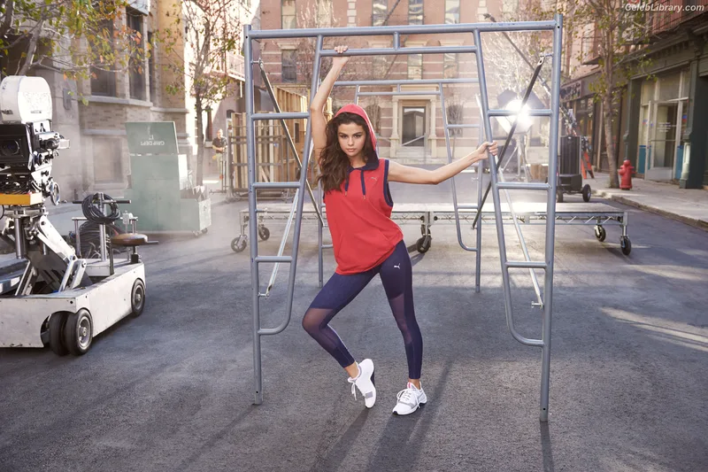 Selena Gomez photo 13 of 3523