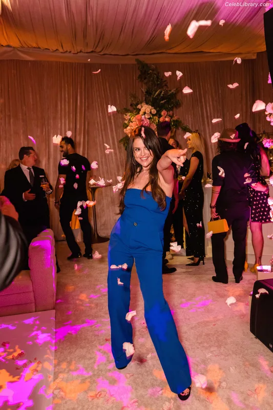 Selena Gomez photo 22 of 3523