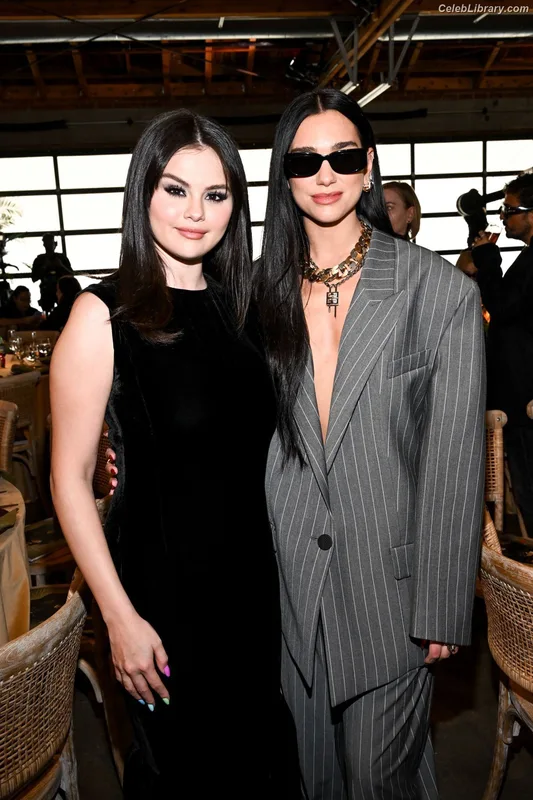 Selena Gomez photo 7 of 3523