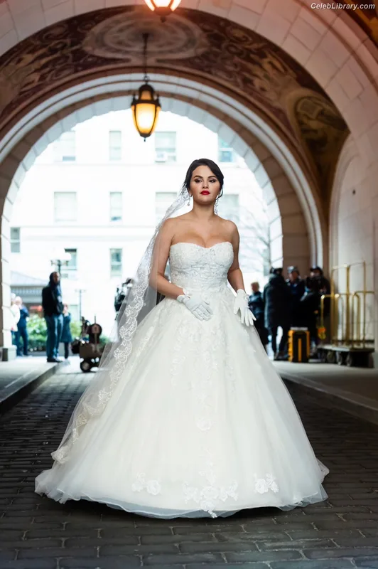 Selena Gomez photo 19 of 3523