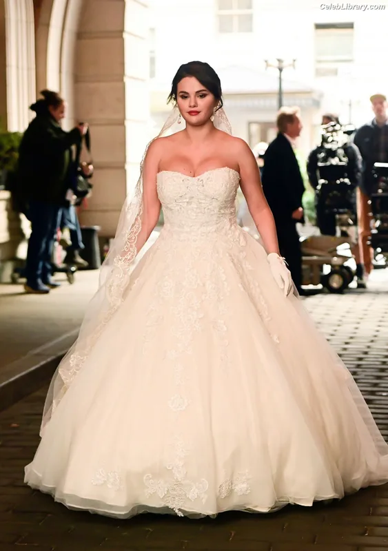 Selena Gomez photo 20 of 3523