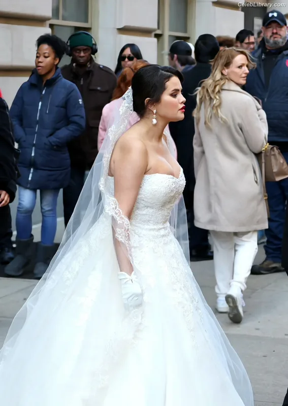 Selena Gomez photo 21 of 3523