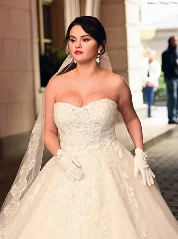 Selena Gomez photo 23 of 3523
