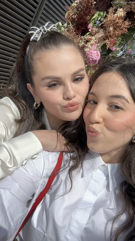 Selena Gomez photo 9 of 3523