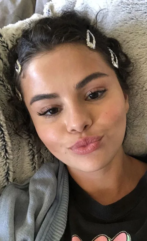 Selena Gomez photo 12 of 3523