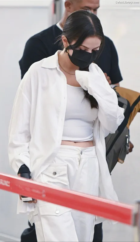 Selena Gomez photo 15 of 3523