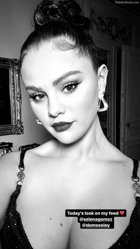 Selena Gomez photo 24 of 3523