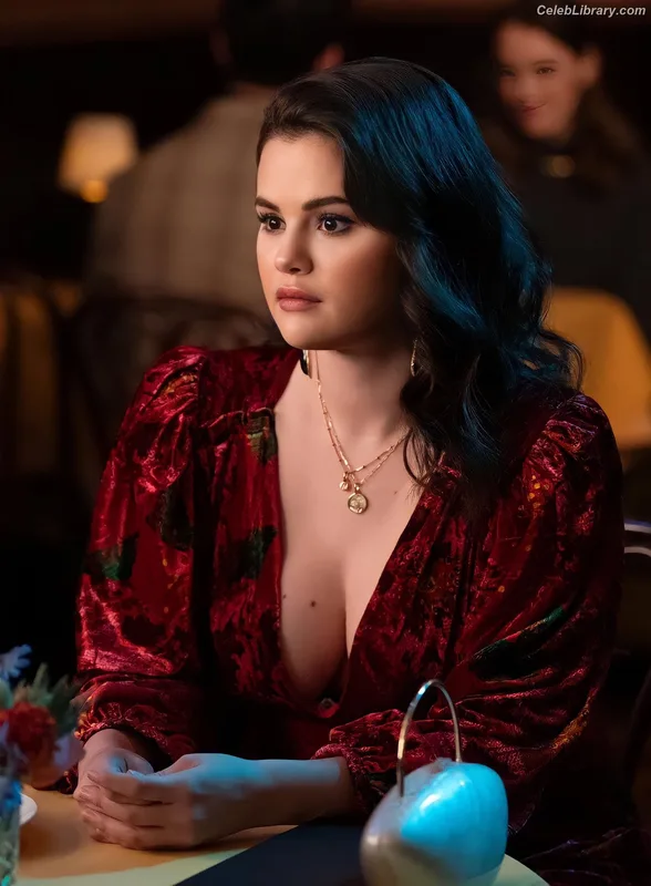 Selena Gomez photo 13 of 3523