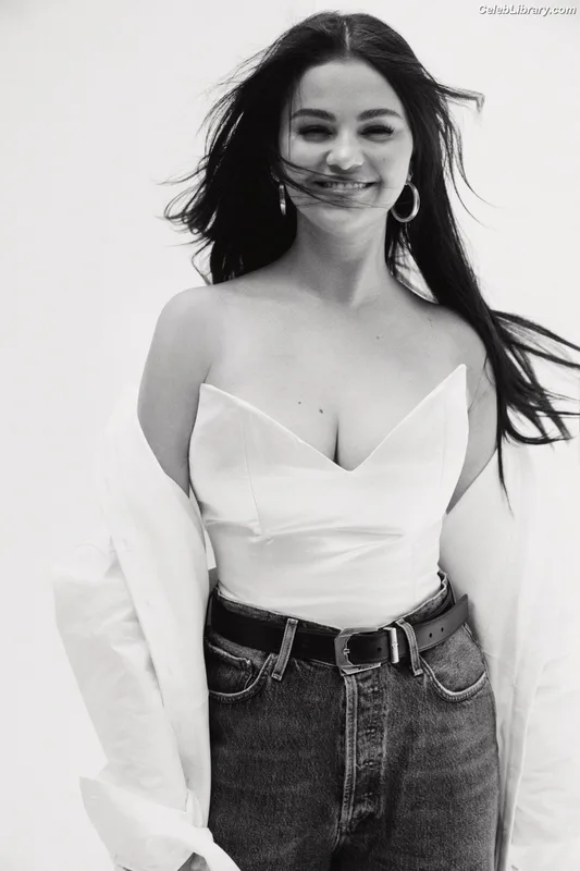 Selena Gomez photo 18 of 3523