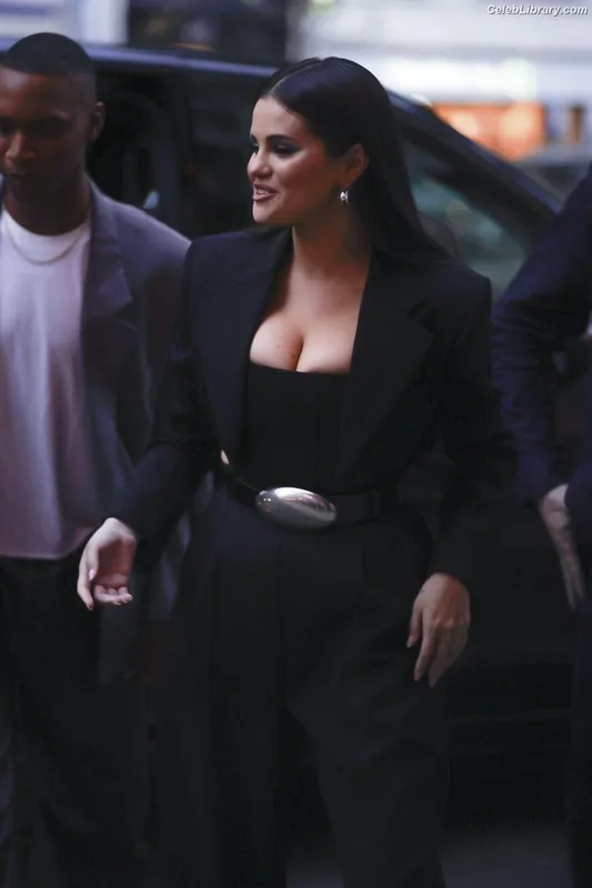 Selena Gomez photo 21 of 3523