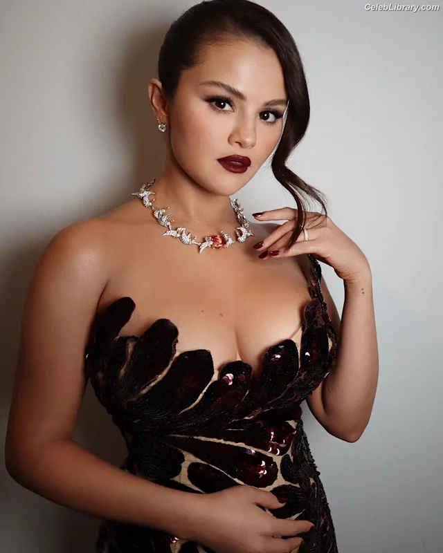 Selena Gomez photo 22 of 3523