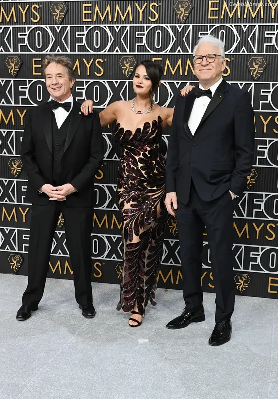Selena Gomez photo 24 of 3523