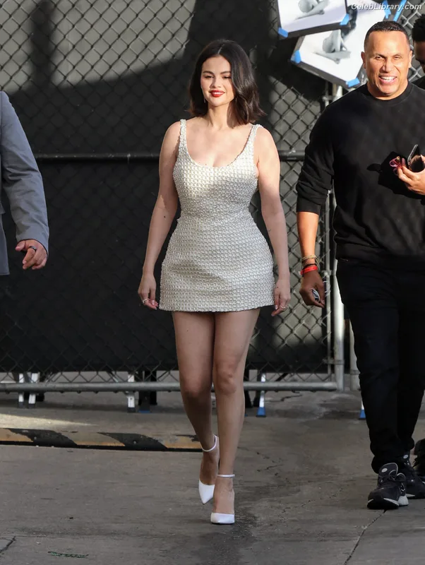 Selena Gomez photo 4 of 3523