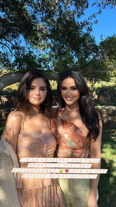Selena Gomez photo 24 of 3523
