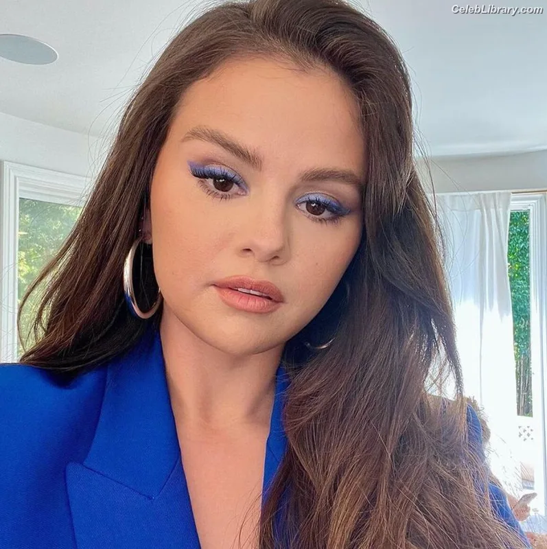 Selena Gomez photo 17 of 3523
