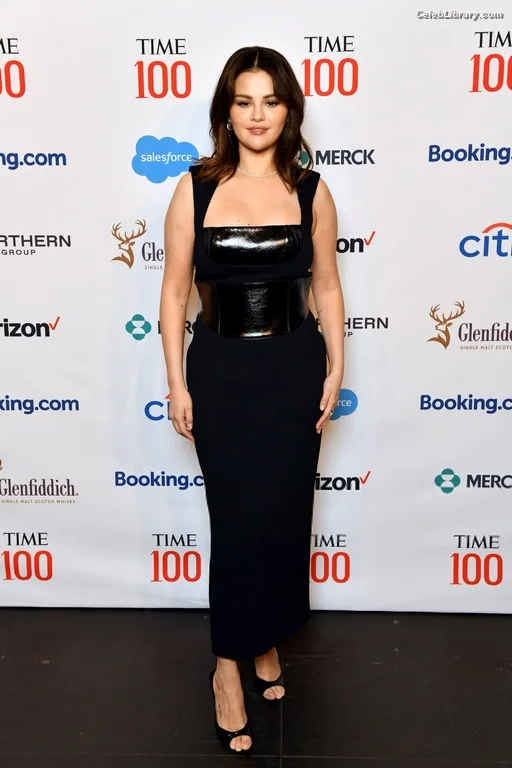 Selena Gomez photo 20 of 3523