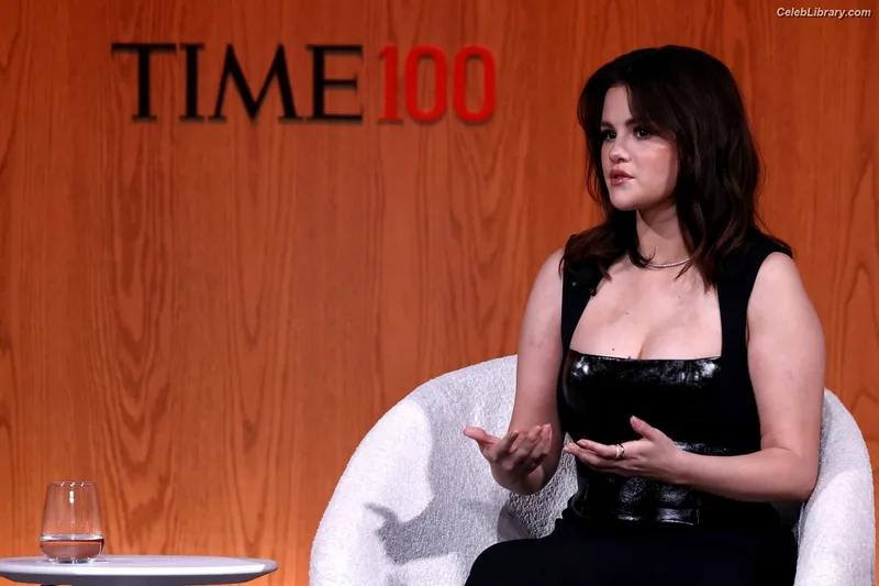 Selena Gomez photo 5 of 3523