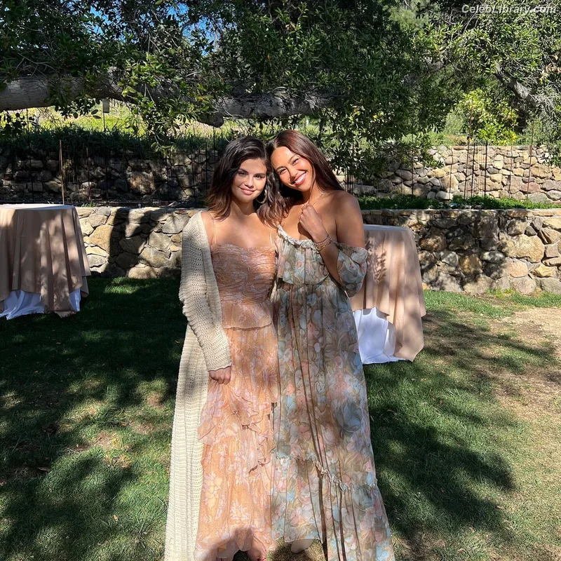 Selena Gomez photo 18 of 3523