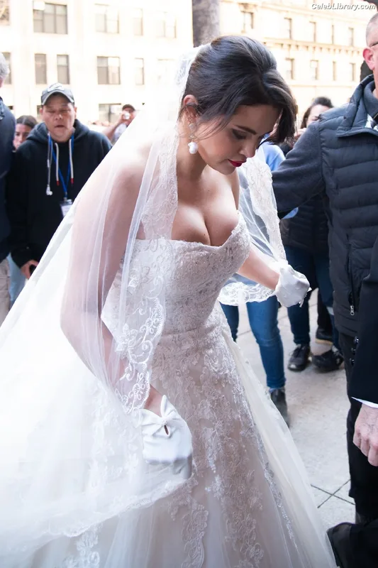 Selena Gomez photo 11 of 3523