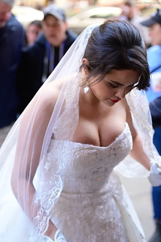 Selena Gomez photo 12 of 3523