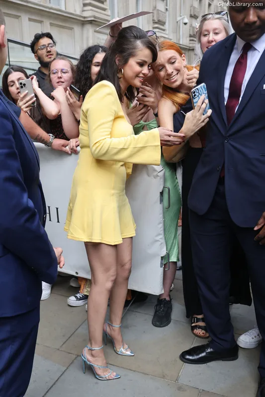 Selena Gomez photo 10 of 3523