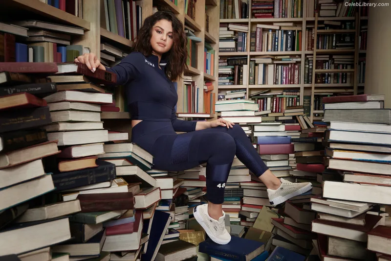 Selena Gomez photo 22 of 3523