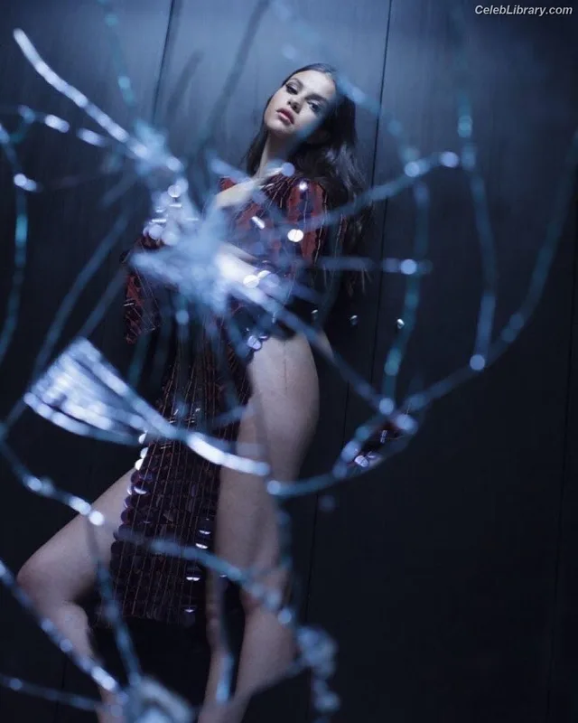Selena Gomez photo 11 of 3523